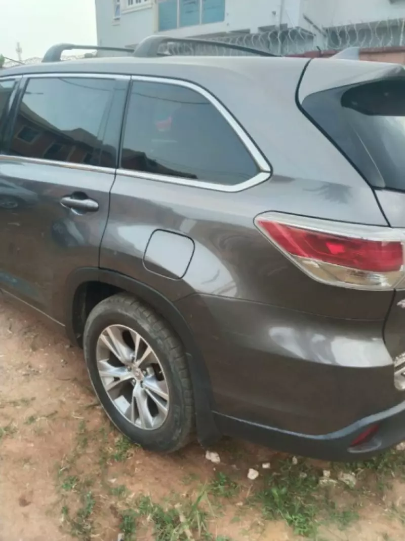 Toyota Highlander   - 2015