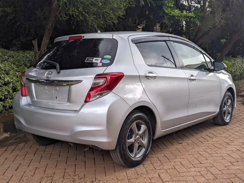 Toyota Vitz   - 2016