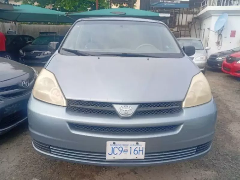 Toyota Sienna - 2005