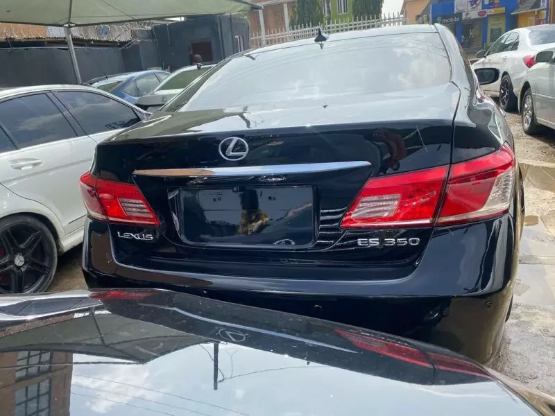 Lexus ES 350   - 2010