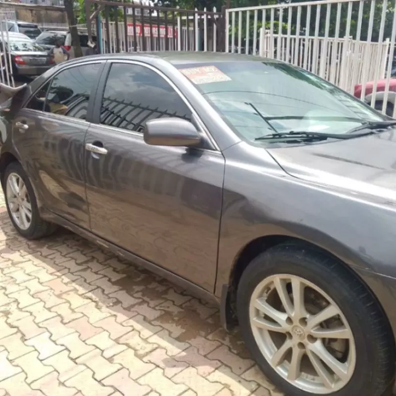 Toyota Camry   - 2010