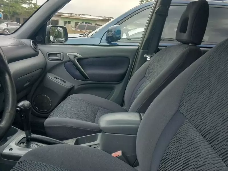 Toyota RAV 4   - 2004