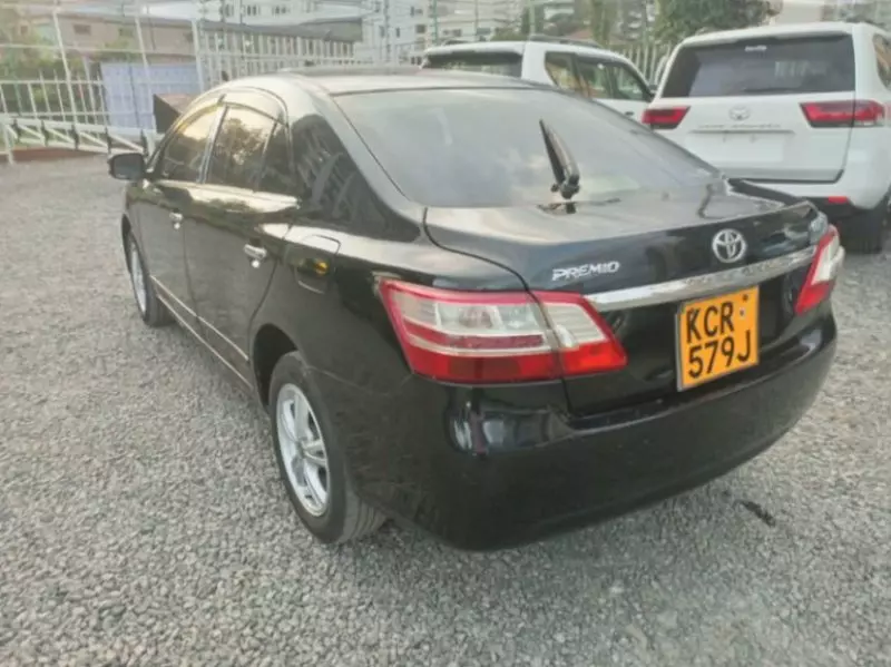 Toyota Premio    - 2011
