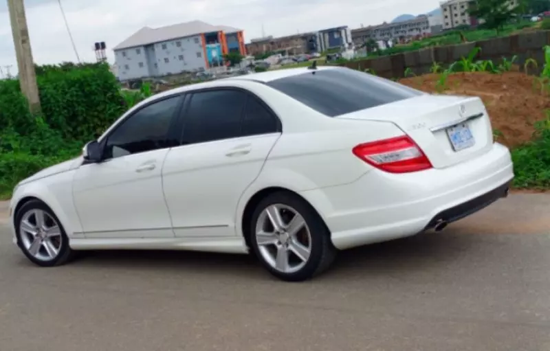 Mercedes-Benz 300   - 2009