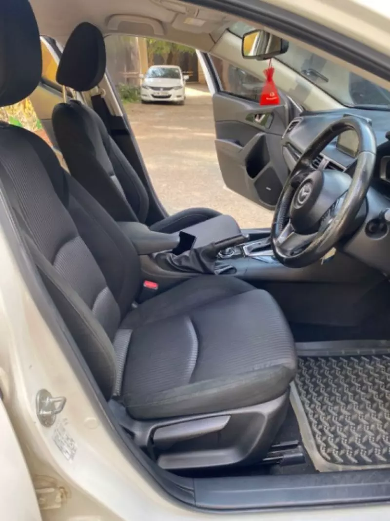 Mazda Axela    - 2015