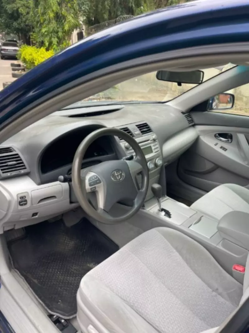 Toyota Camry   - 2010
