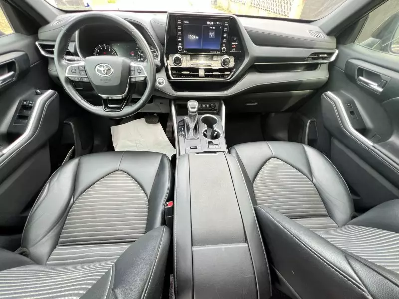 Toyota Highlander   - 2021