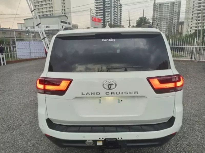 Toyota Landcruiser 300   - 2023