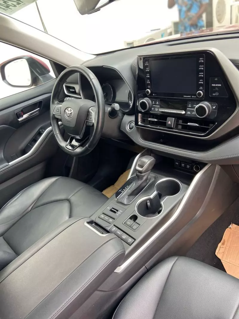 Toyota Highlander   - 2020