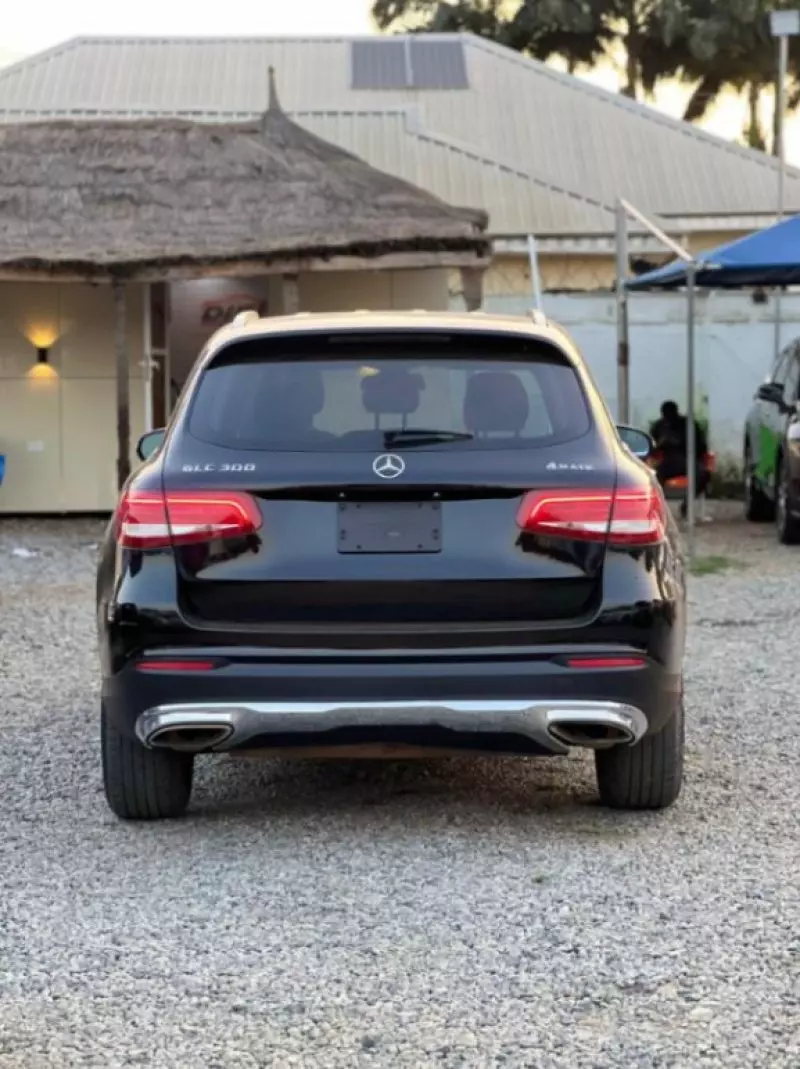Mercedes-Benz GLC 300   - 2016