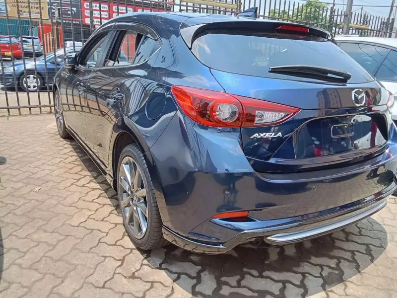 Mazda Axela    - 2017