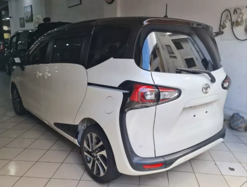 Toyota Sienta   - 2018