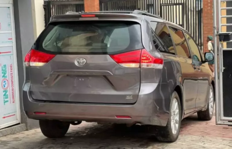 Toyota Sienna   - 2013