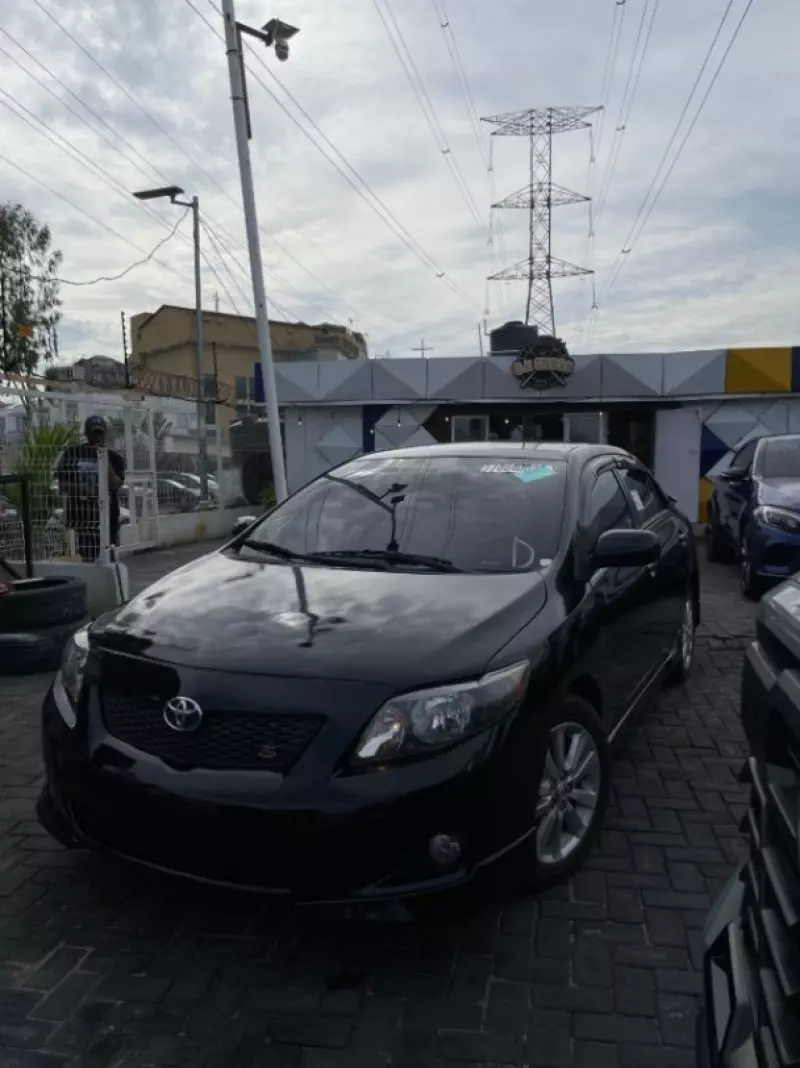 Toyota Corolla   - 2010