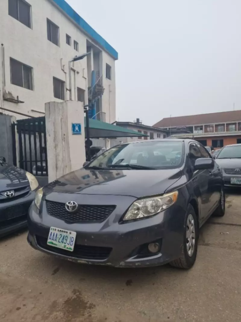 Toyota Corolla   - 2010