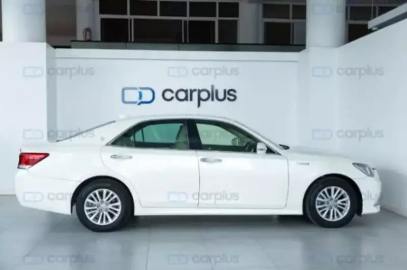 Toyota Crown Royal saloon Hybrid    -