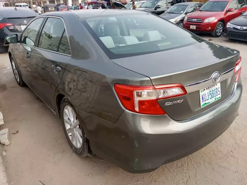 Toyota Camry   - 2012