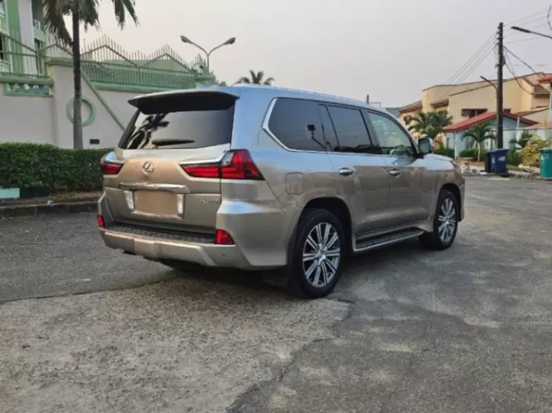 Lexus LX 570   - 2017
