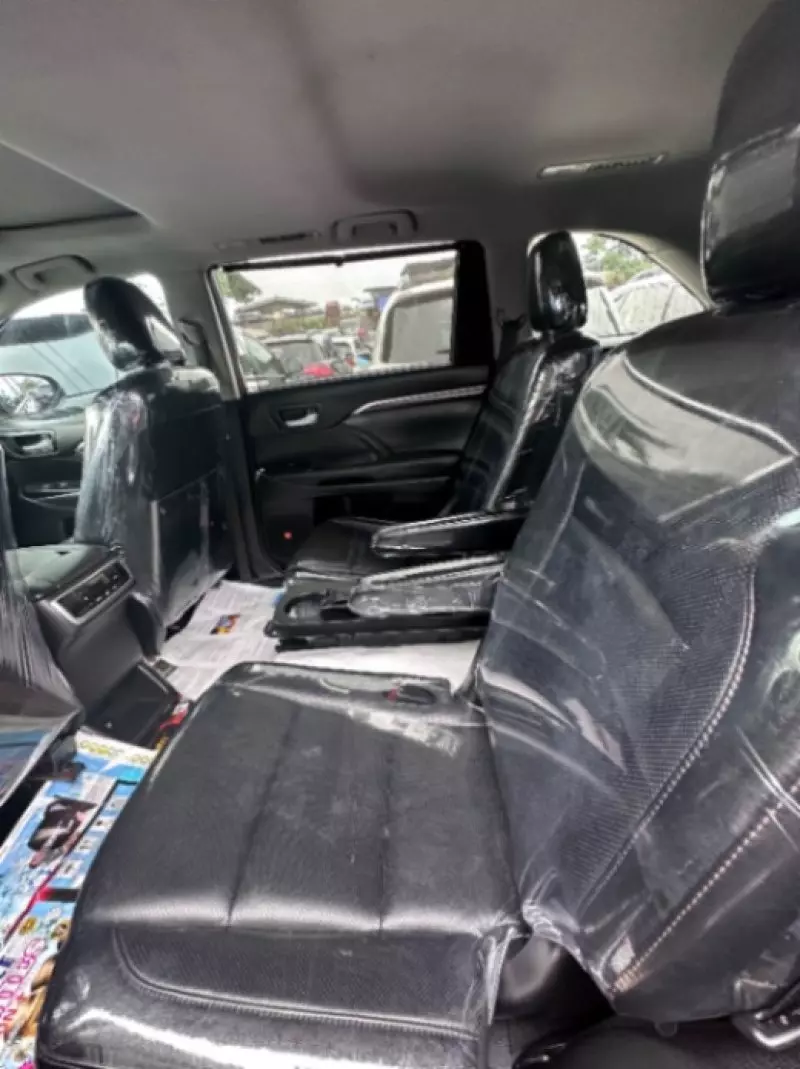 Toyota Highlander   - 2016
