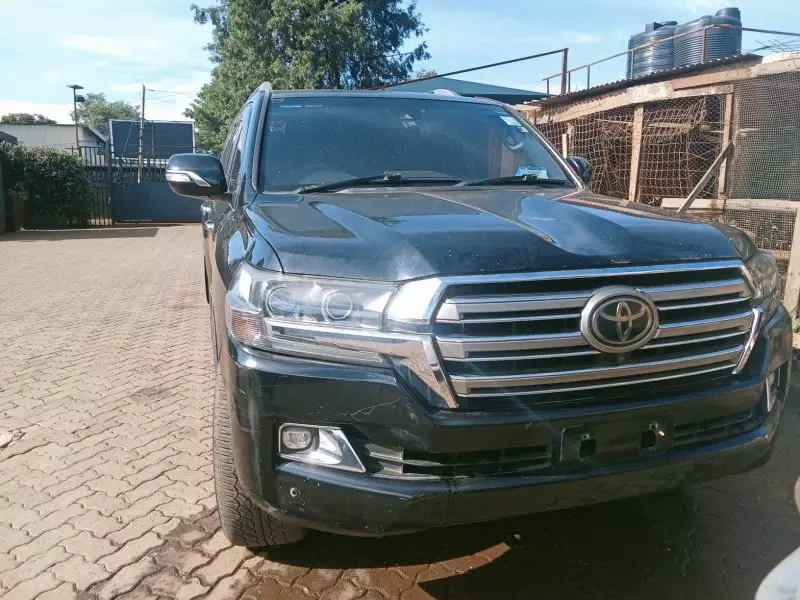 Toyota Landcruiser  V8   - 2016