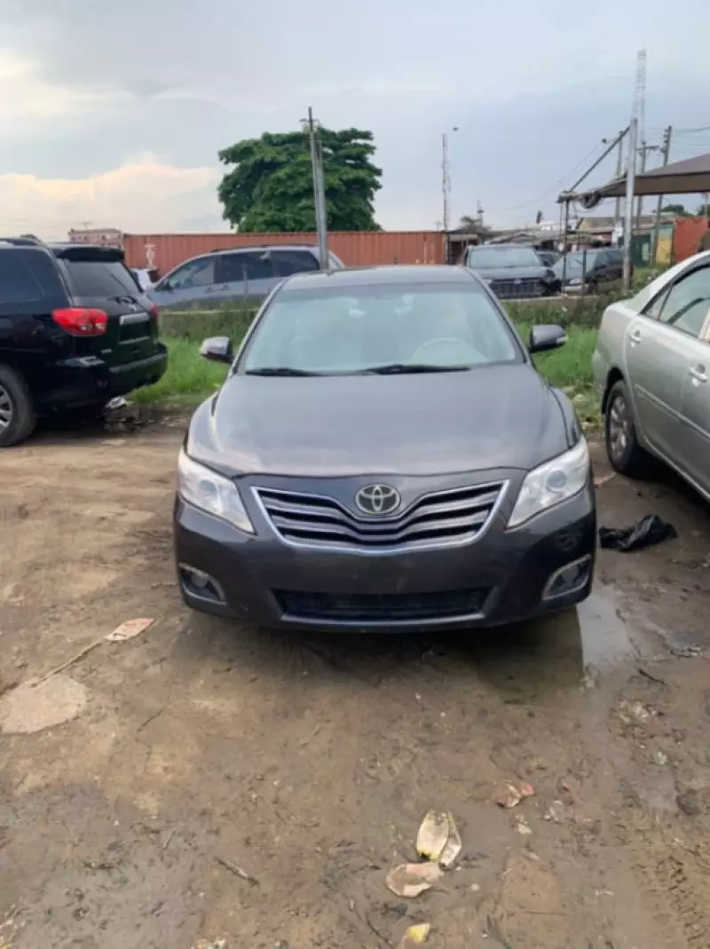 Toyota Camry   - 2009