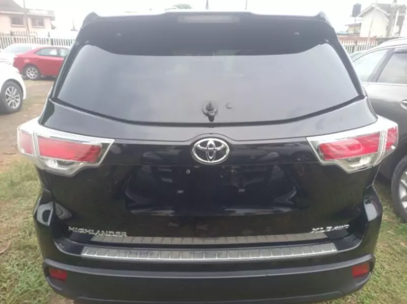 Toyota Highlander   - 2015