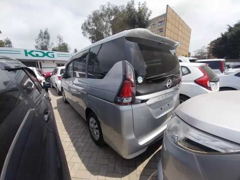 Nissan Serena   - 2017