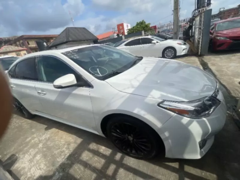 Toyota Avalon   - 2014