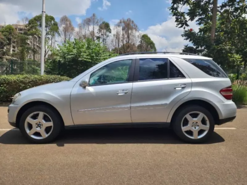 Mercedes-Benz ML 320   - 2005