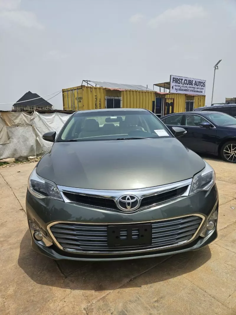Toyota Avalon   - 2013