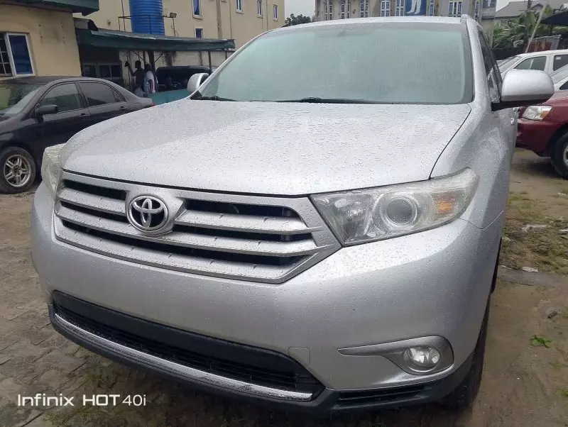 Toyota Highlander   - 2013