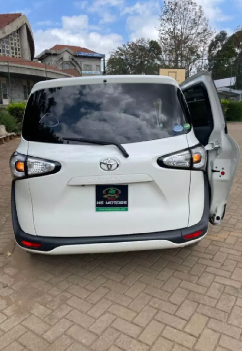 Toyota Sienta   - 2018