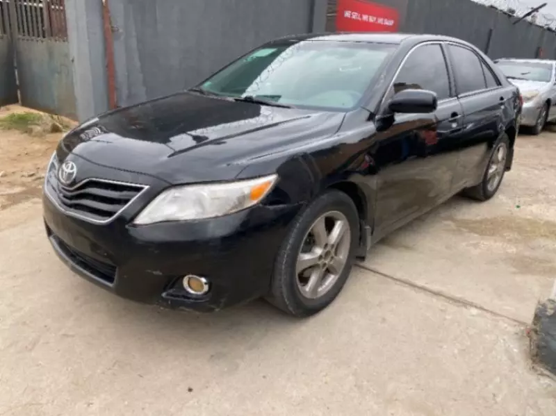 Toyota camry   - 2010