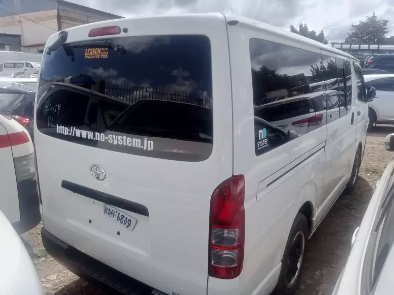 Toyota Hiace   - 2011