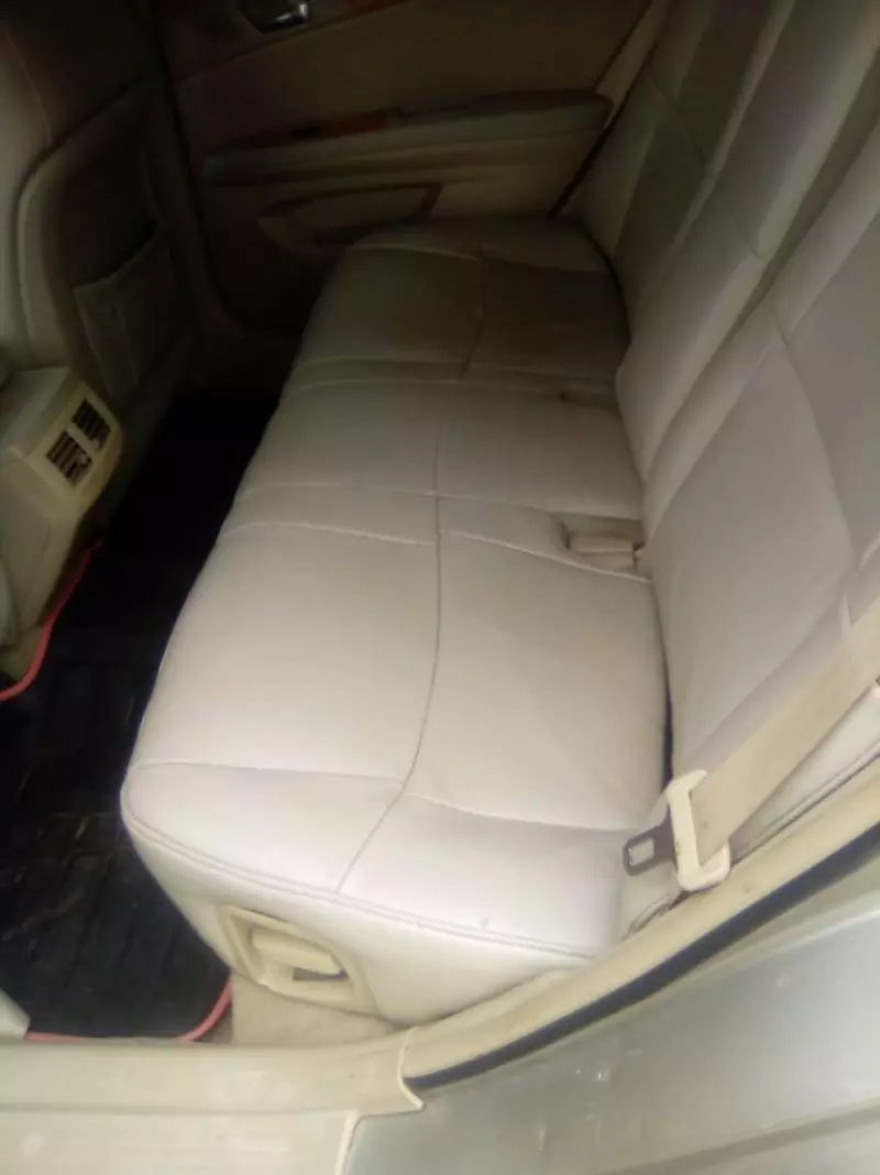 Toyota Avalon   - 2005