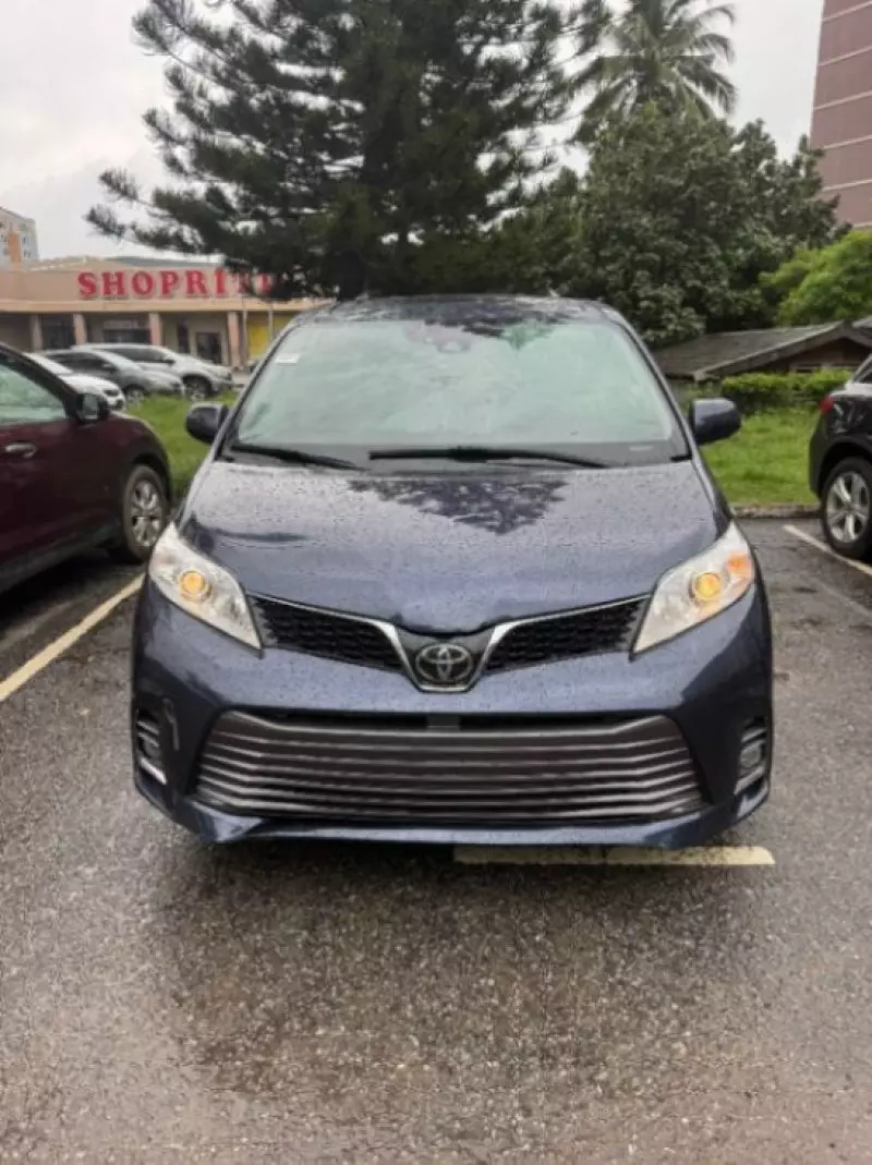 Toyota Sienna   - 2019