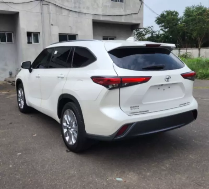 Toyota Highlander   - 2020