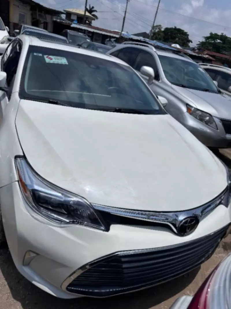 Toyota Avalon   - 2017