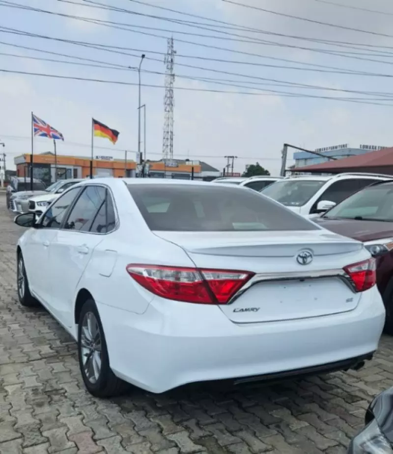 Toyota Camry   - 2014