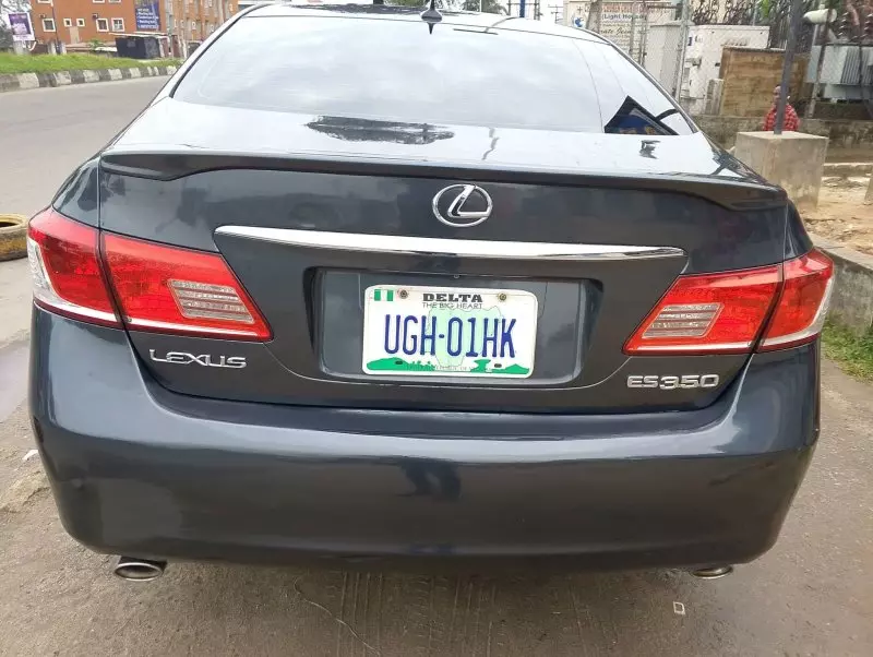 Lexus ES 350   - 2010