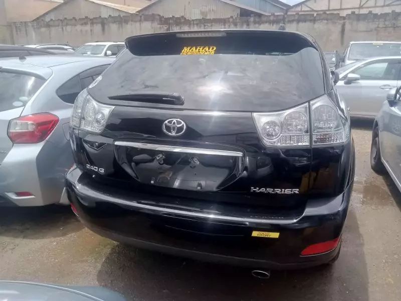 Toyota Harrier   - 2011