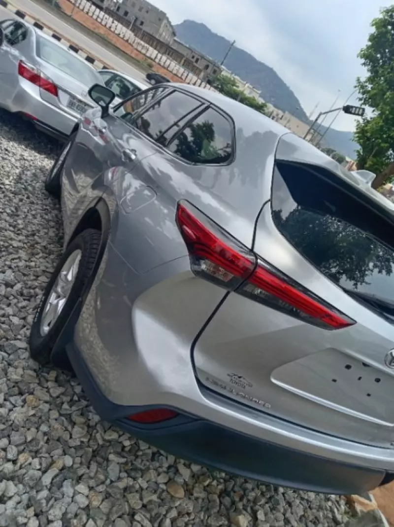 Toyota Highlander   - 2020