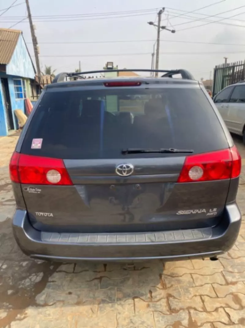 Toyota Sienna   - 2008