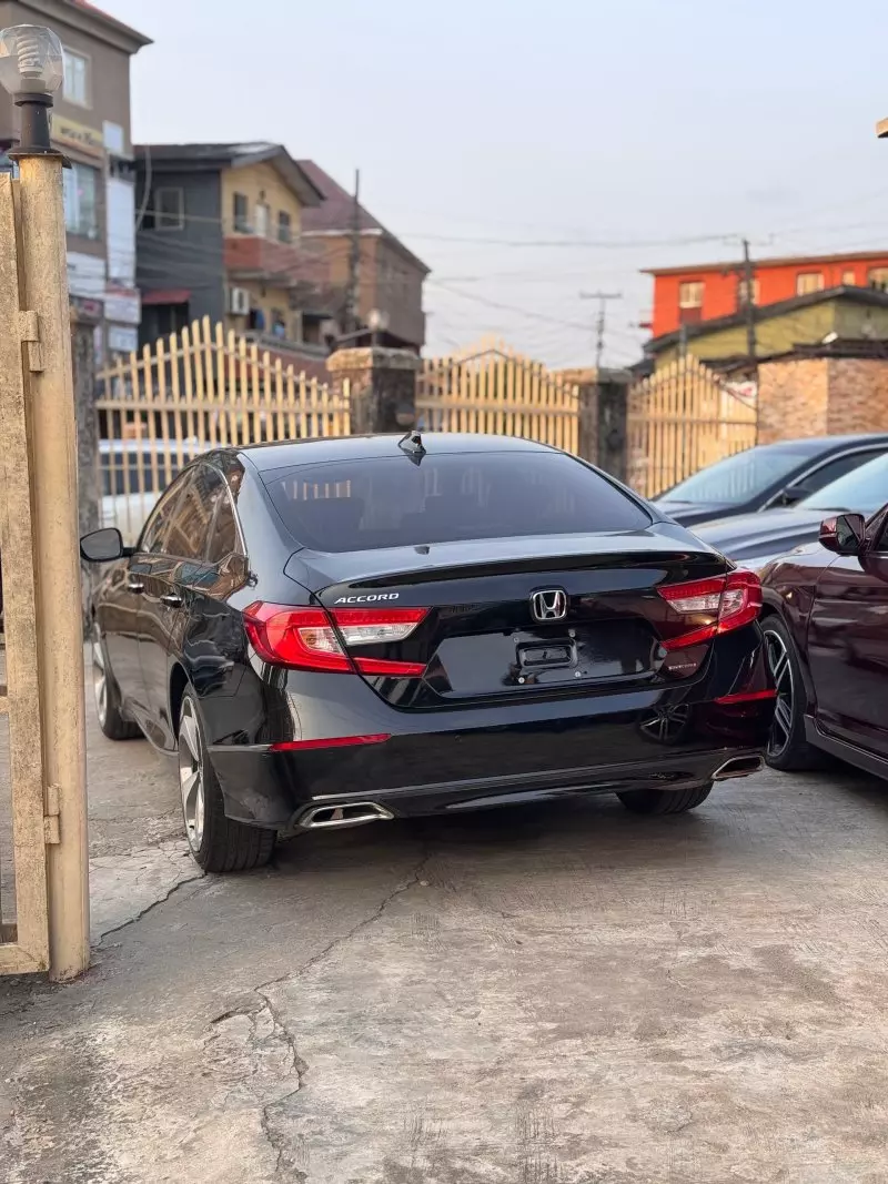 Honda Accord   - 2018