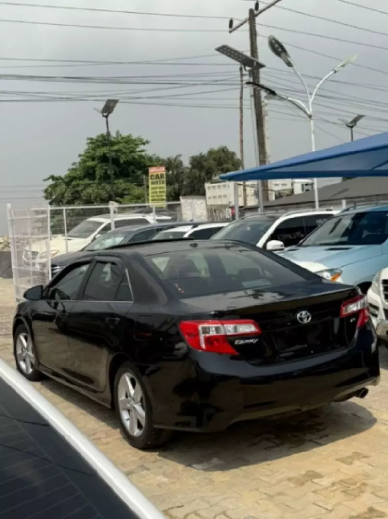 Toyota Camry   - 2012