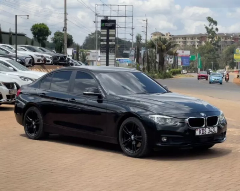 BMW 320i   - 2016