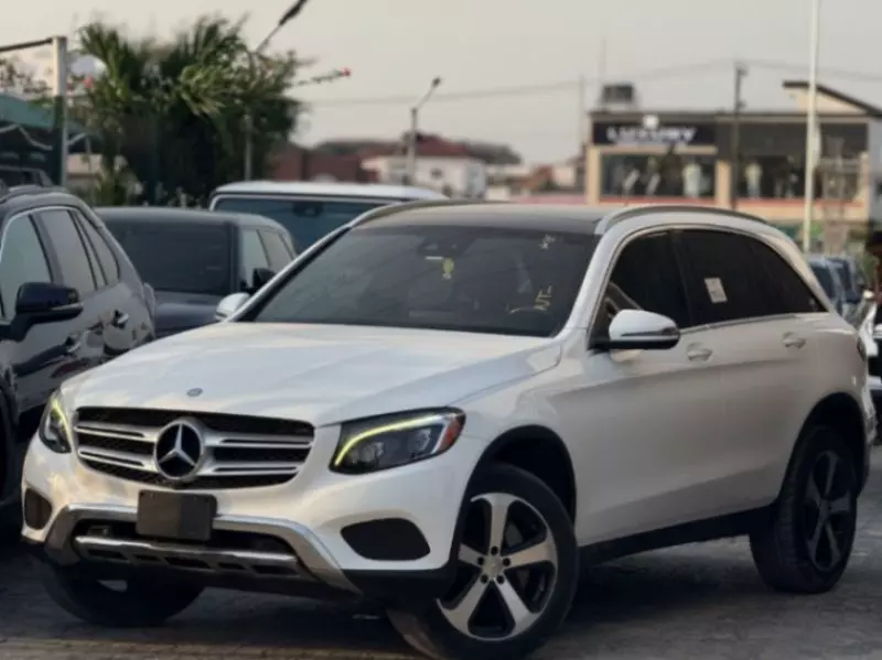 Mercedes-Benz GLC 300   - 2017