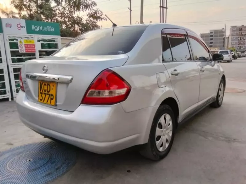 Nissan Tiida   - 2008
