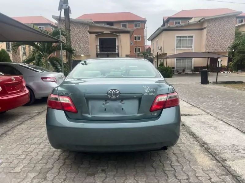 Toyota Camry   - 2011