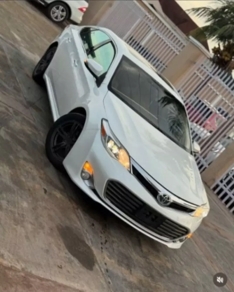 Toyota Avalon   - 2013